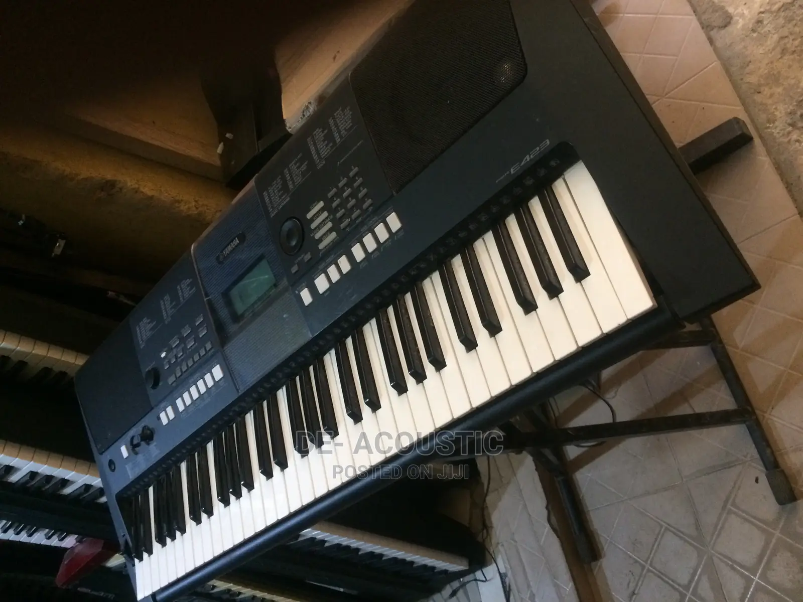 Yamaha PSR-E423 61-Key Touch Sensative Portable Keyboard