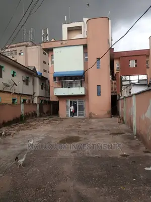 4bdrm Apartment in Toyin Street, Magodo for Sale