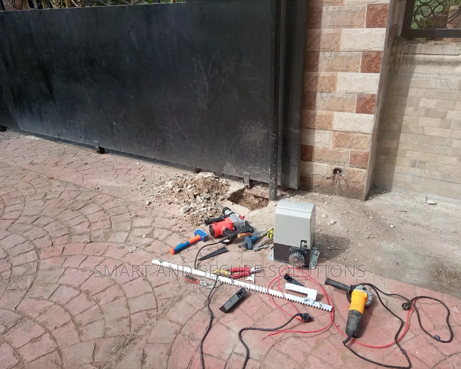 Automatic/Remote Control Gate Installer