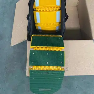 Good Quality One Way Bright Yellow Reflective Road Hump