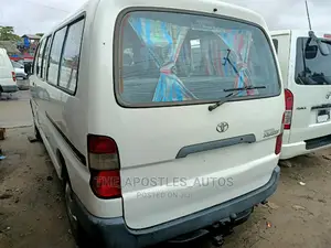 Toyota HiAce 2003 White