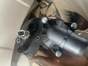 Ford Explorer Thermostat Housing 2003 2004 2005 2006 2007