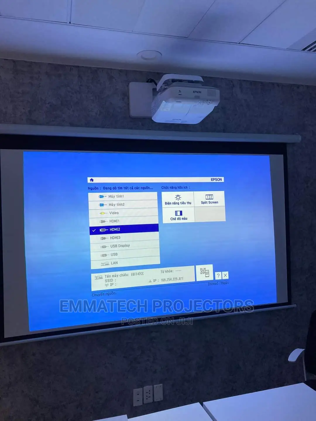 Ultra Short Throw Projectors