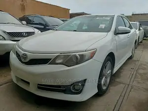 Toyota Camry XLE 4dr Sedan (2.5L 4cyl 6A) 2014 White
