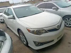 Toyota Camry XLE 4dr Sedan (2.5L 4cyl 6A) 2014 White