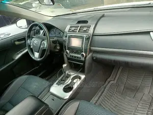 Toyota Camry XLE 4dr Sedan (2.5L 4cyl 6A) 2014 White
