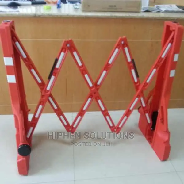 White Red Water Filled Traffic Retractable Fence