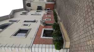 4bdrm Duplex in Off Ladipo Oluwole, Adeniyi Jones for rent