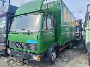 Mercedes Truck 814 Green 20feet