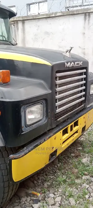 American Used 8x4 MACK Transit Concrete Mixer Machine Truck