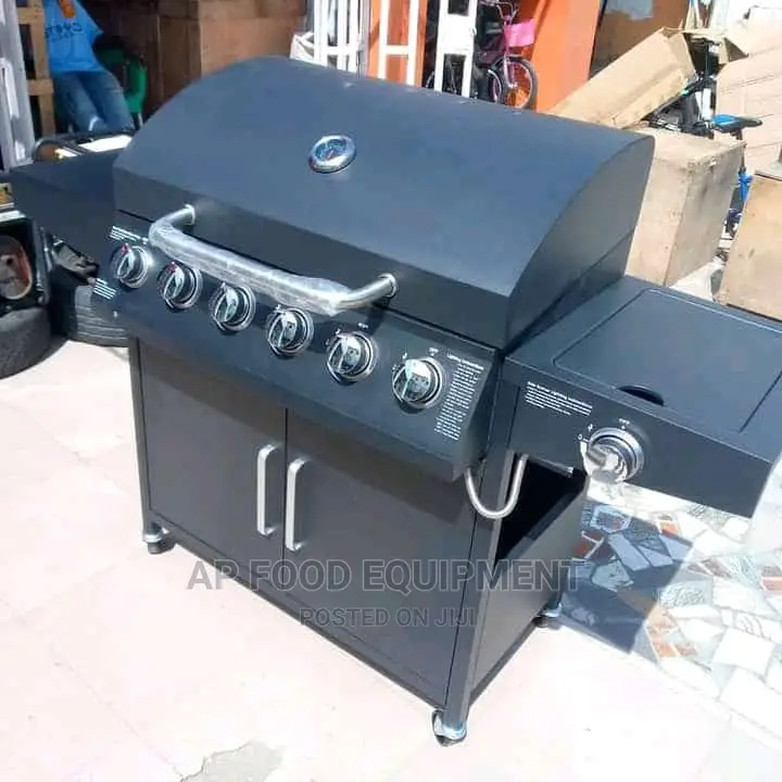 Black Color 6burner BBQ GRILLS.