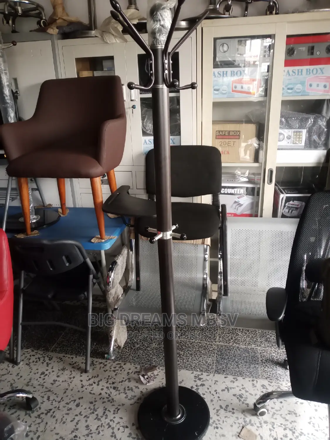 Iron Suite Hanger