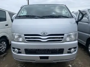 Toyota HiAce 2011 Silver