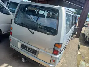 Mitsubishi L300 2004 Silver