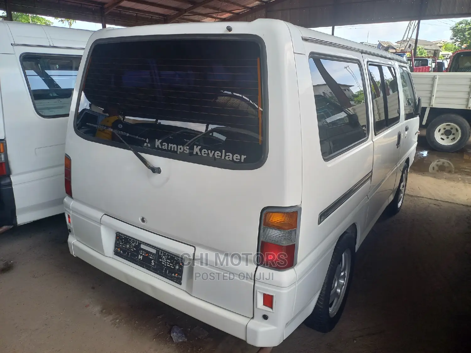 Mitsubishi L300 2005 White