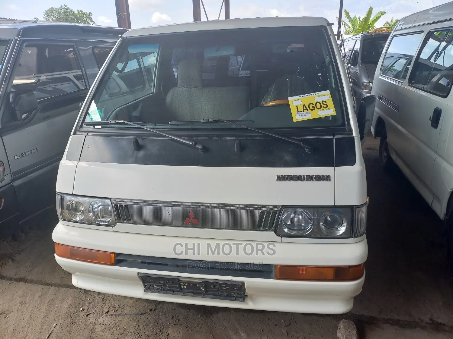 Mitsubishi L300 2005 White