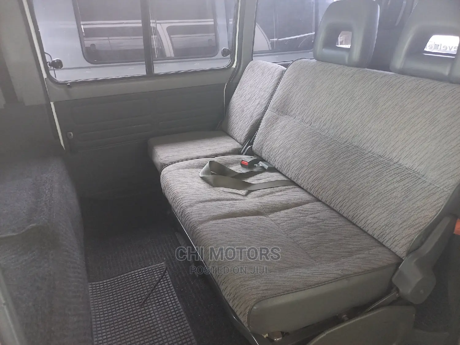 Mitsubishi L300 2005 White