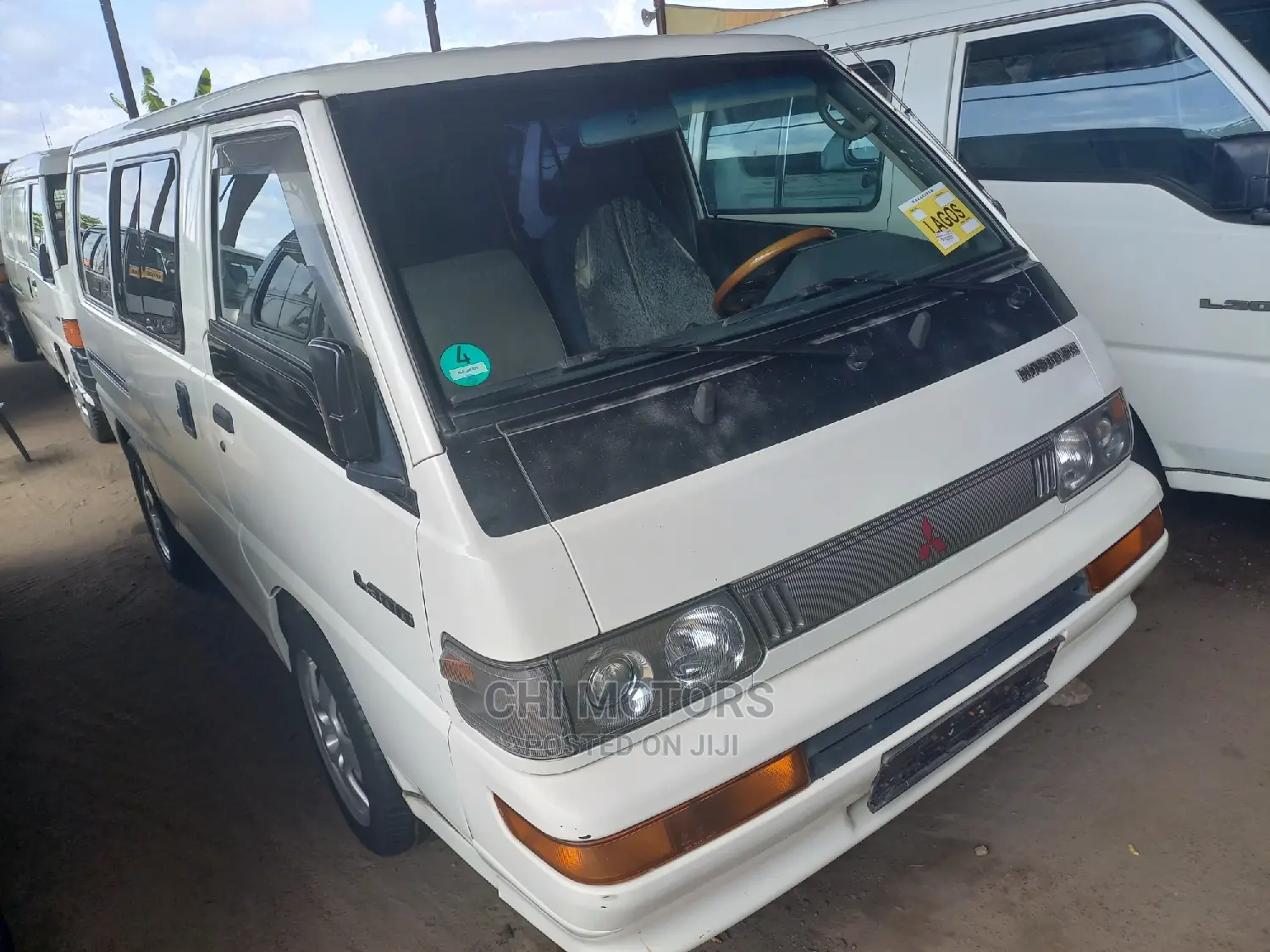 Mitsubishi L300 2005 White