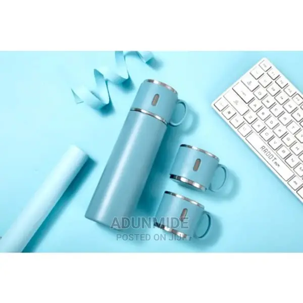 Vacuum Flask With Two Cups