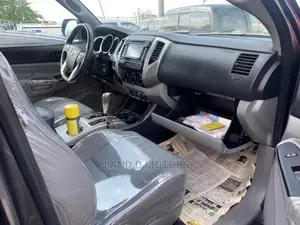 Toyota Tacoma Access Cab V6 Automatic 2012 Gray