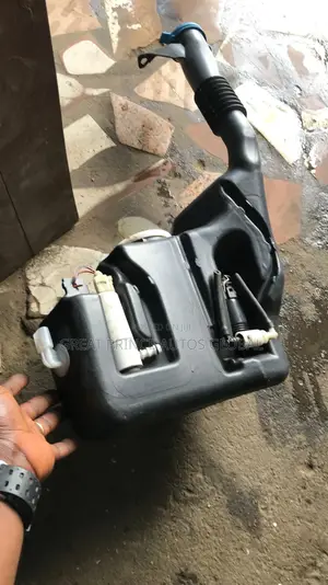 Wiper Water Tank GLK350