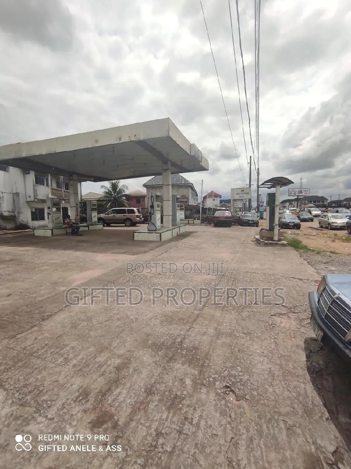 A Filling Station With 6pumpes in Ph