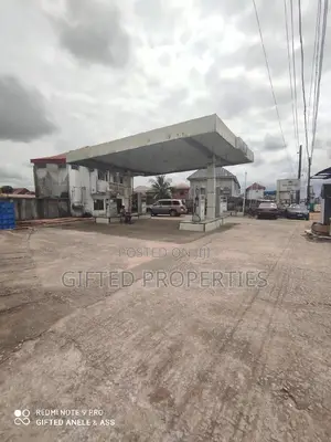 A Filling Station With 6pumpes in Ph