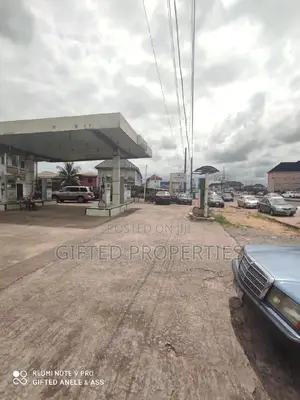 A Filling Station With 6pumpes in Ph