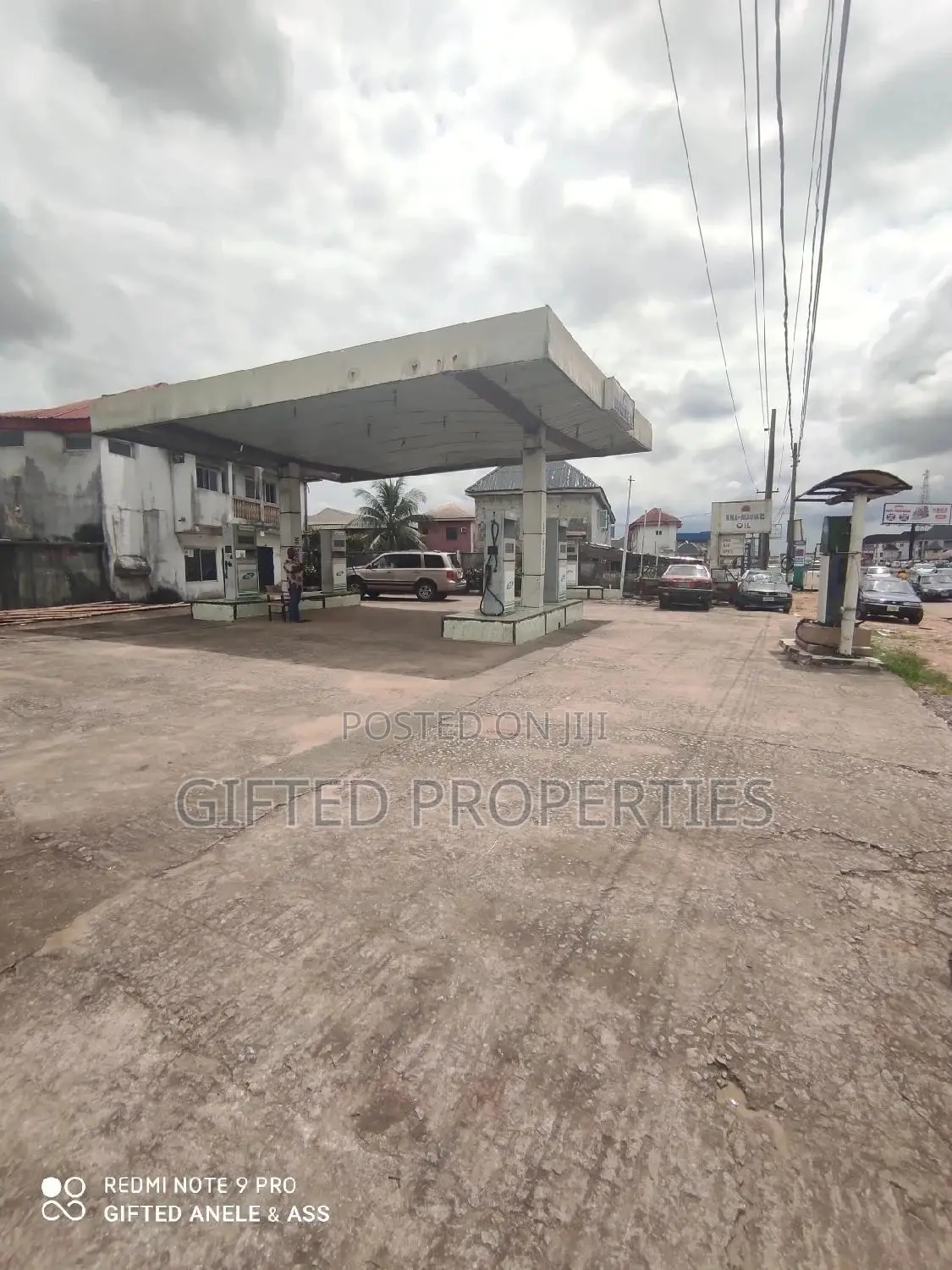 A Filling Station With 6pumpes in Ph