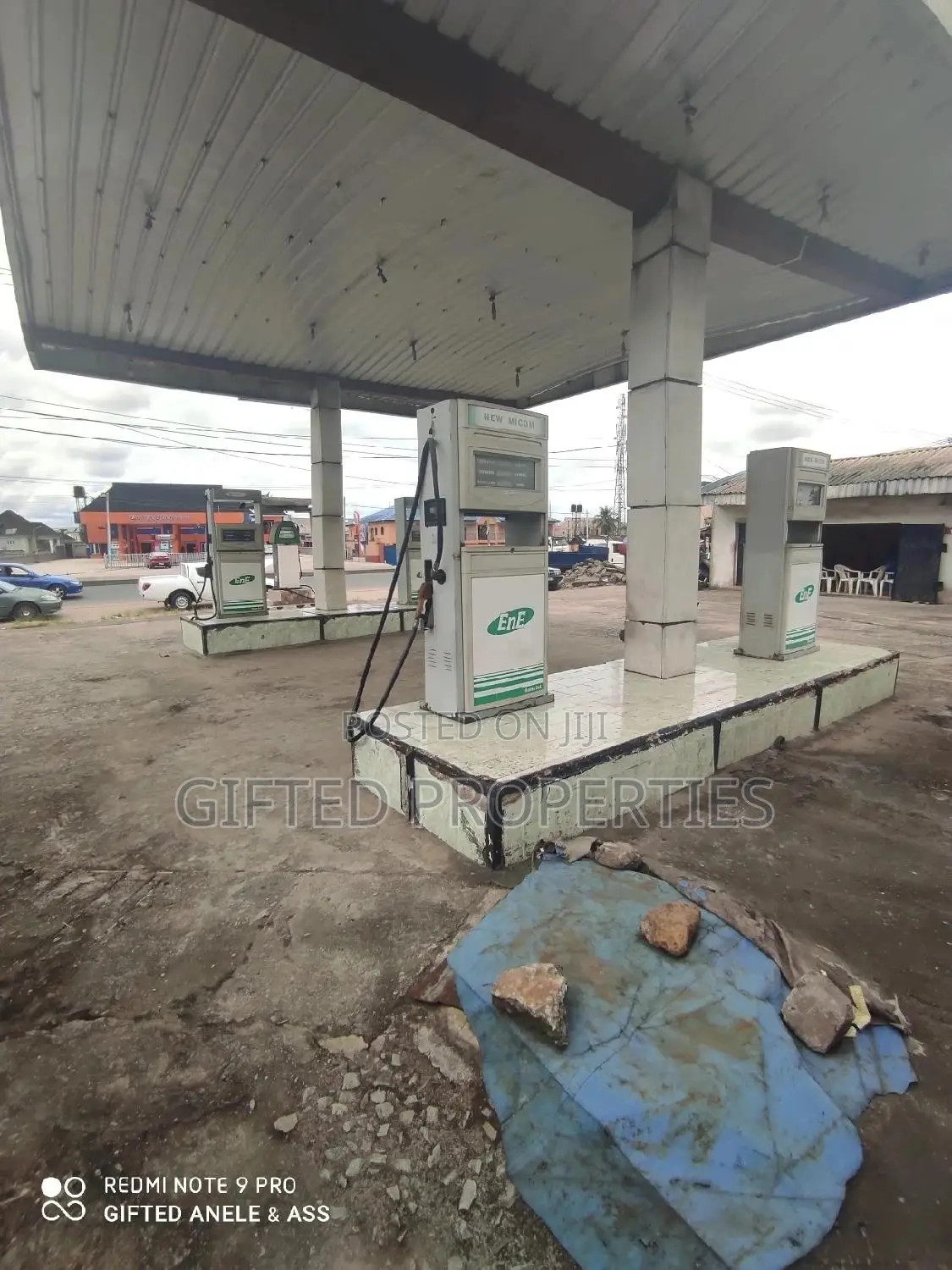 A Filling Station With 6pumpes in Ph