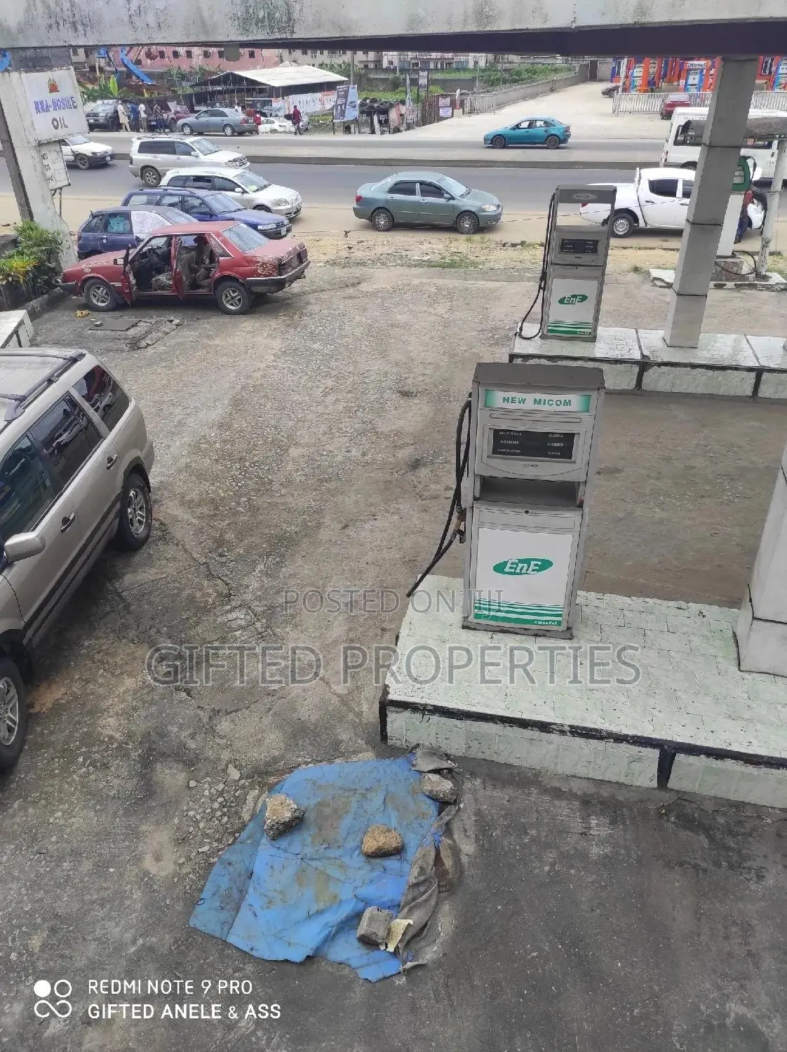 A Filling Station With 6pumpes in Ph