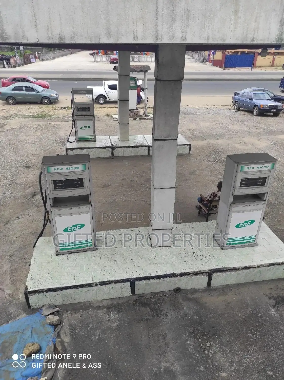 A Filling Station With 6pumpes in Ph