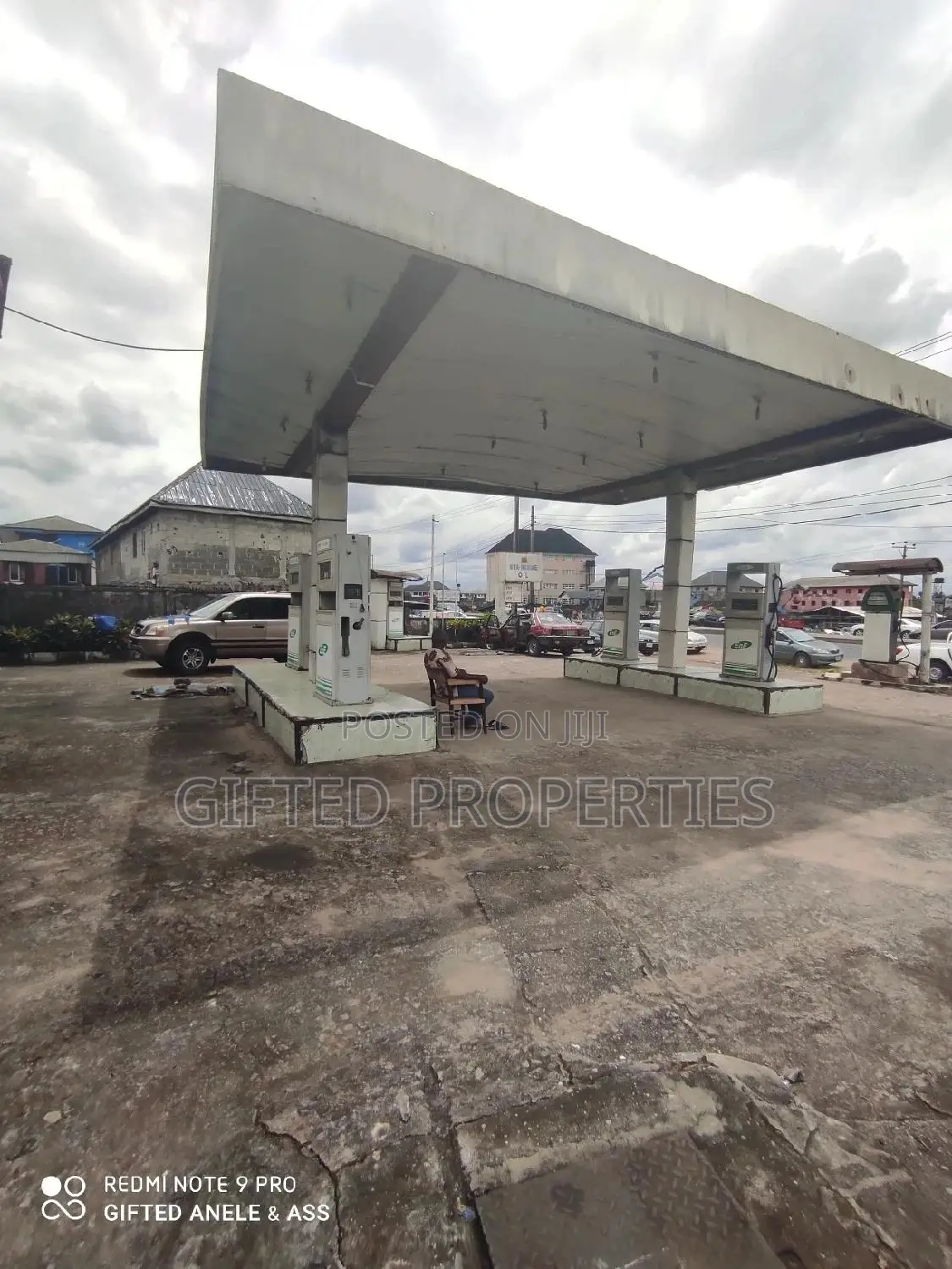 A Filling Station With 6pumpes in Ph