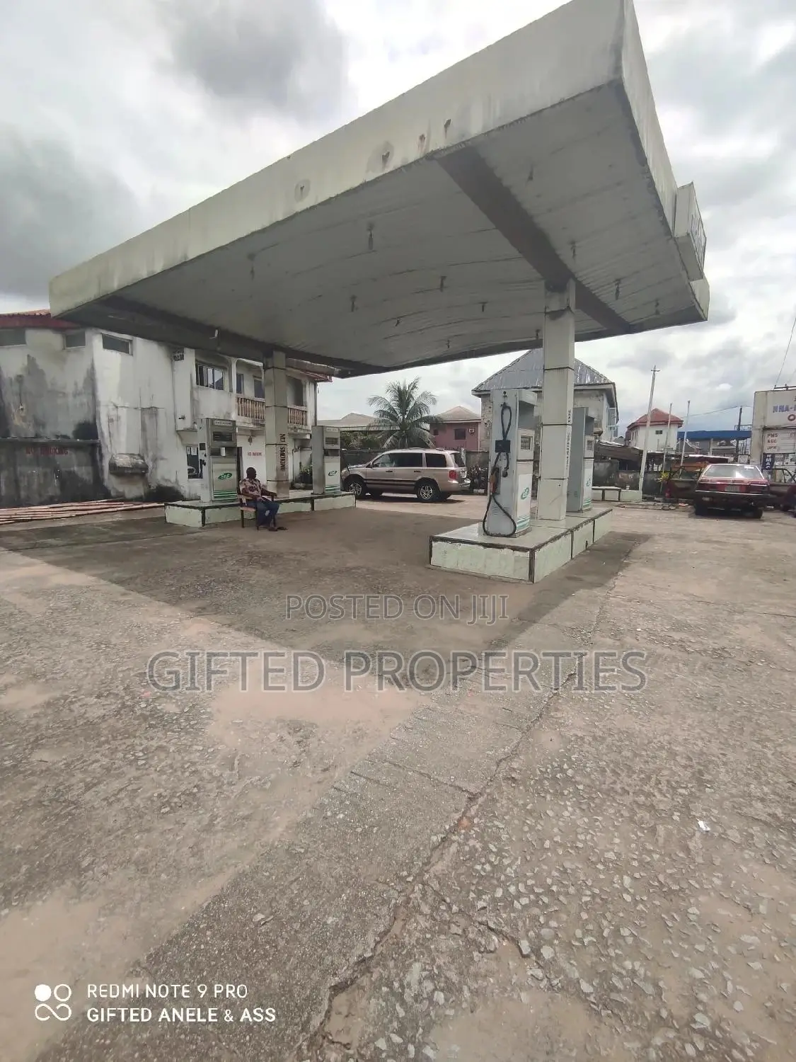 A Filling Station With 6pumpes in Ph