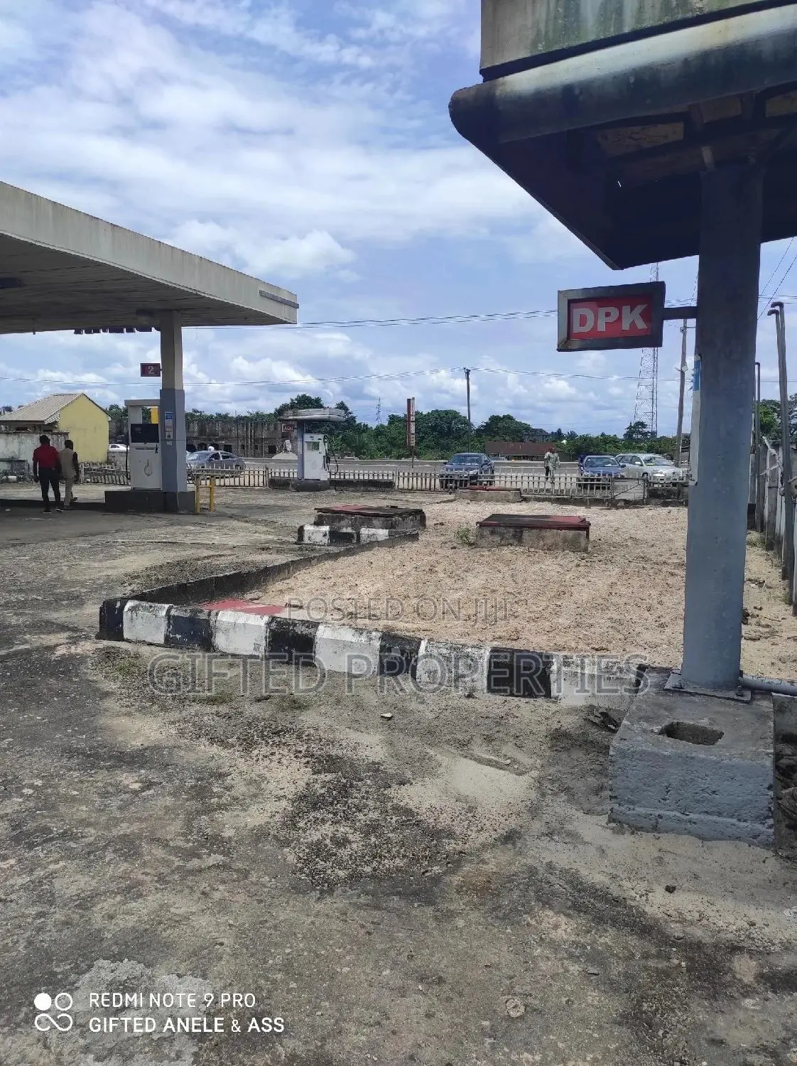 A Filling Station With 6pumpes in Ph