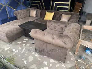 A Standard 7 Seater With a Center Table