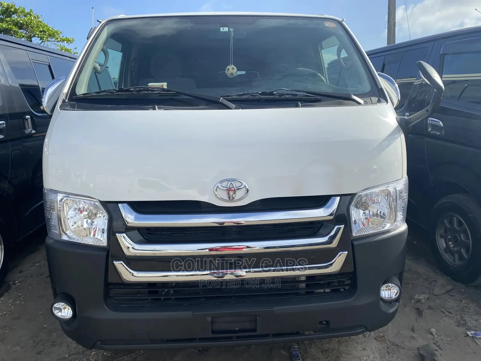 Toyota HiAce 2010 White