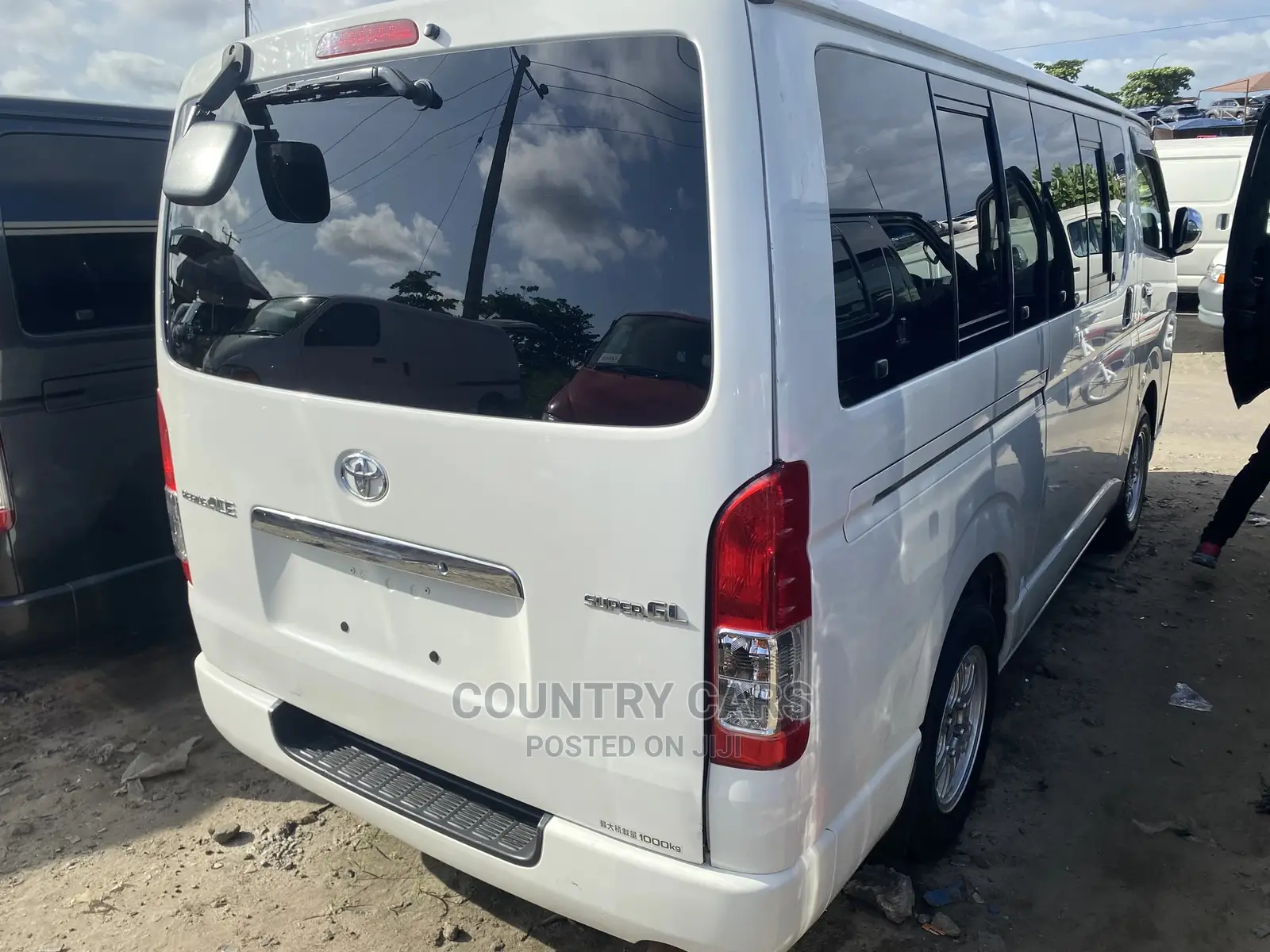 Toyota HiAce 2010 White