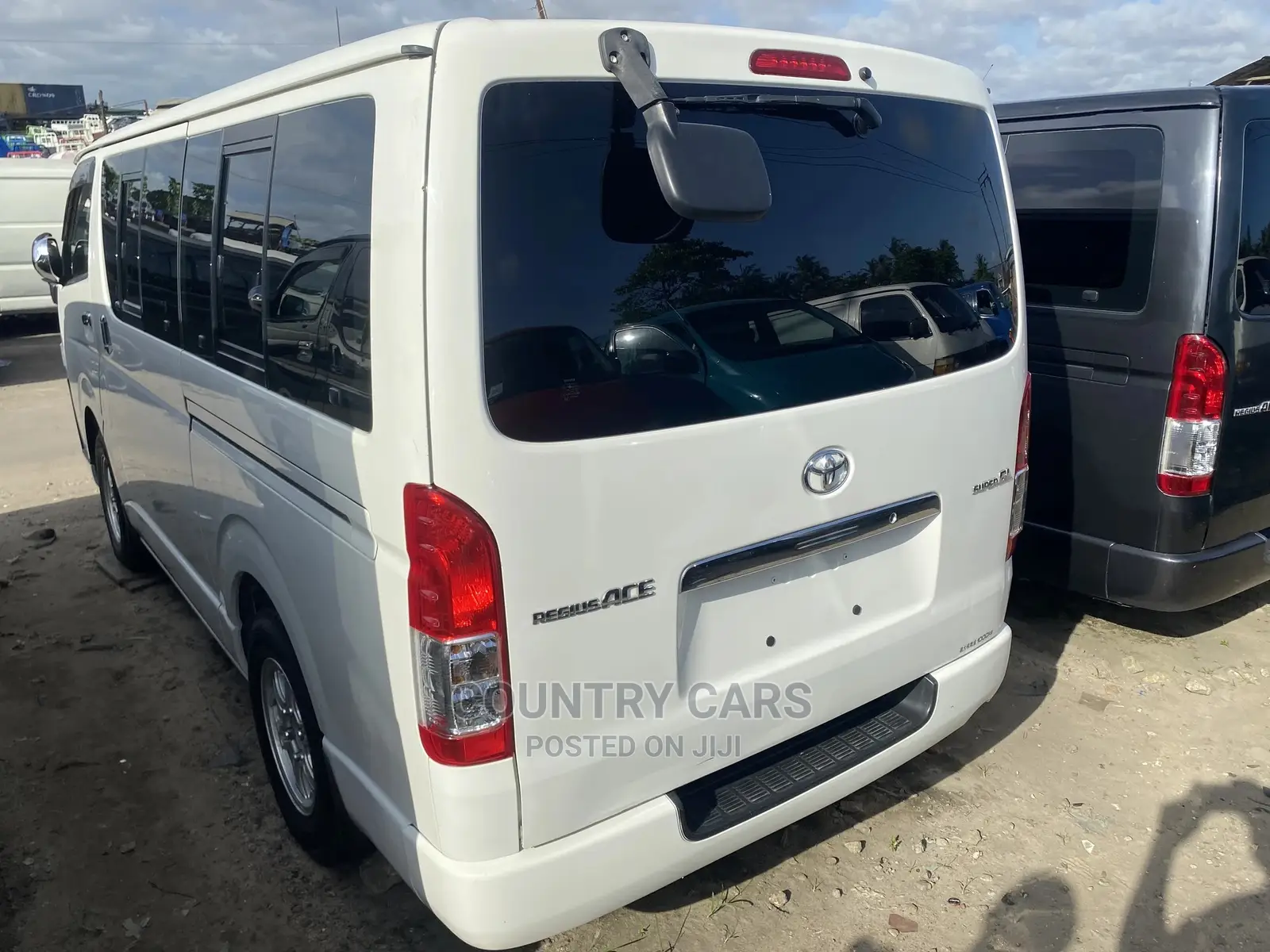 Toyota HiAce 2010 White