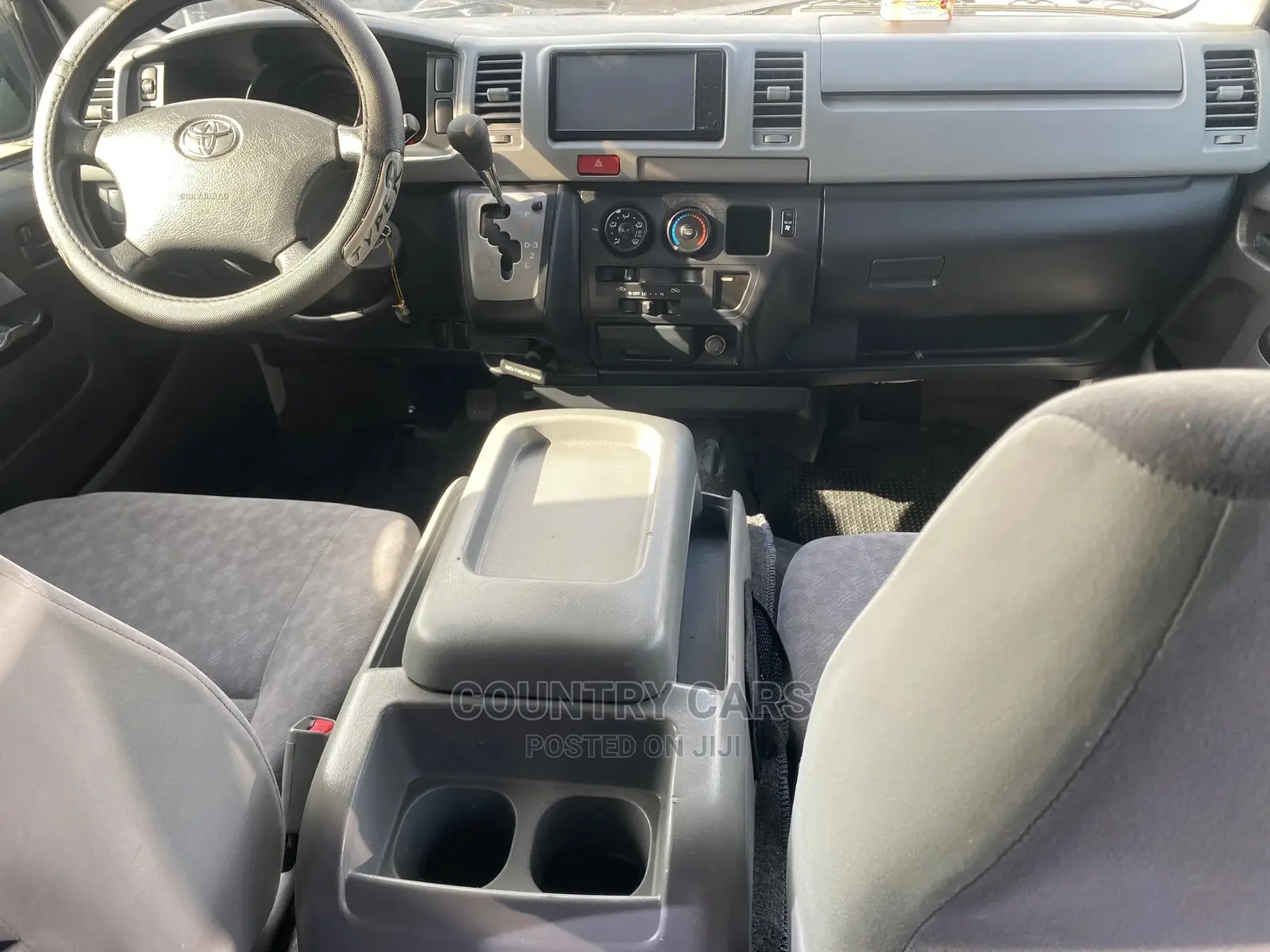 Toyota HiAce 2010 White
