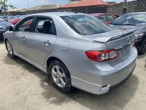 Toyota Corolla 2011 Silver