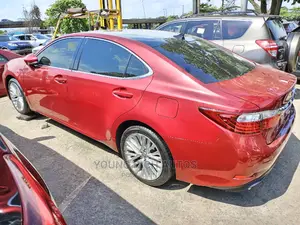 Lexus ES 2015 Red