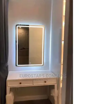 Plan Mirror With Light