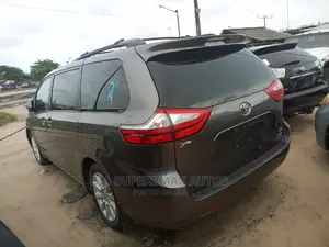 Toyota Sienna 2015 Gray