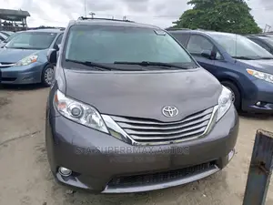Toyota Sienna 2015 Gray