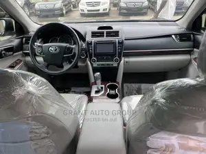 Toyota Camry XLE 4dr Sedan (2.5L 4cyl 6A) 2012 Silver