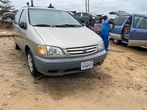Toyota Sienna 2003 Gold