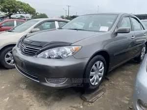 Toyota Camry 2005 Gray