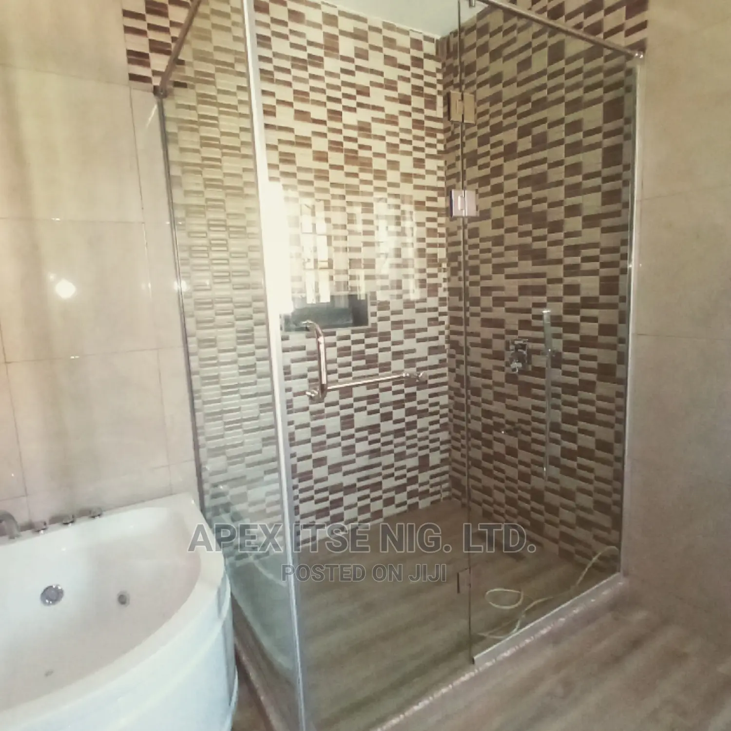 Plain Shower Cubicle Fixed