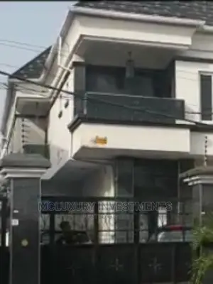 Furnished 5bdrm Duplex in Chevron for sale